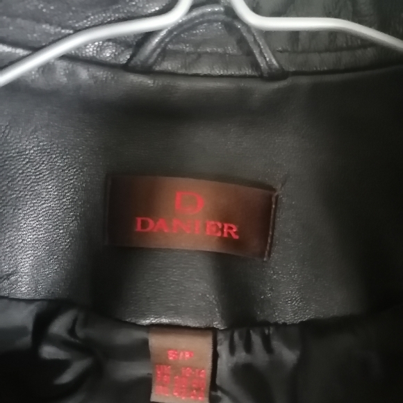 Ladies leather jacket - Picture 2 of 2